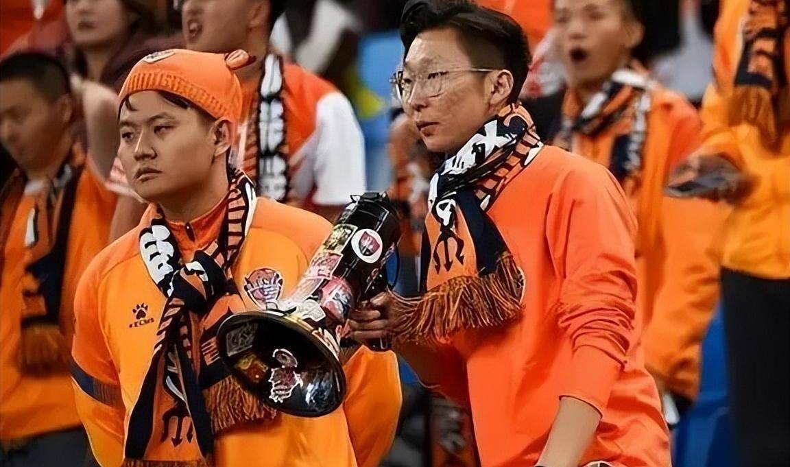 神秘外援加盟球队，引发球迷热议