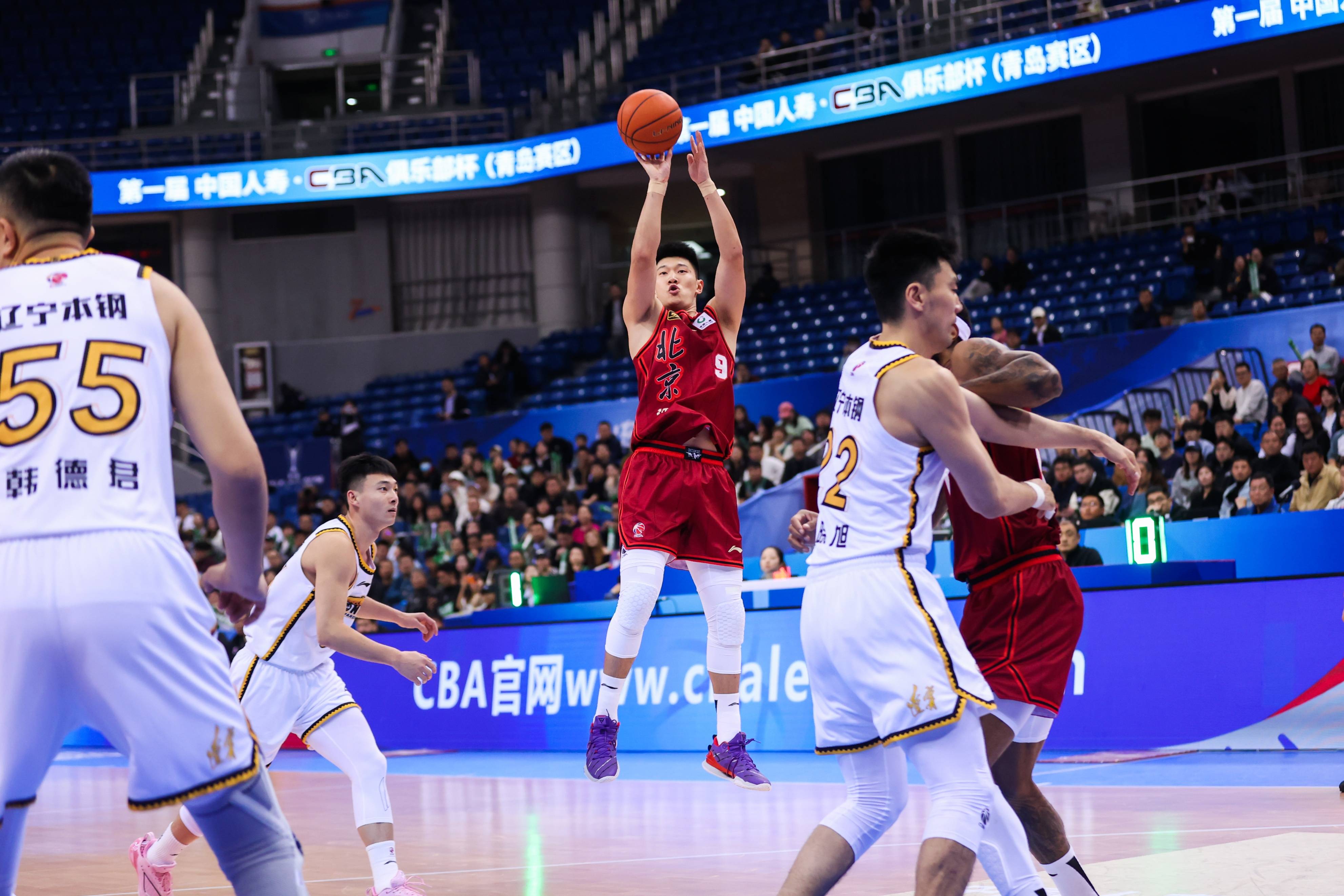 北控战胜浙江队，全队奋勇拼搏，领先对手