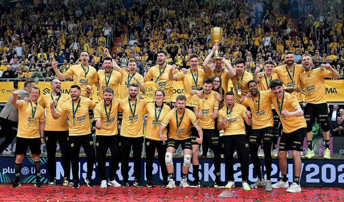 包含波兰国家队在欧锦赛角逐中势不可挡，毫无悬念的词条