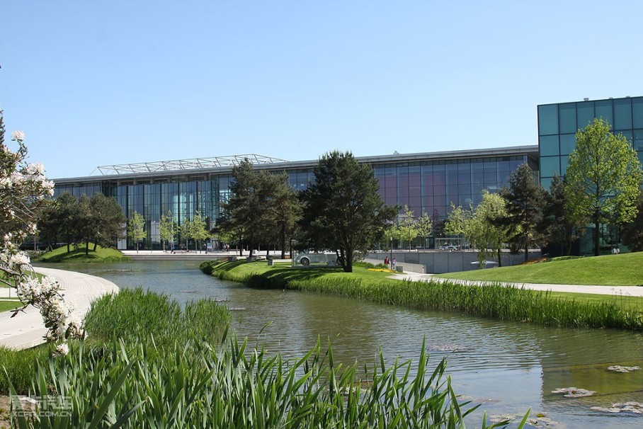 沃尔夫斯堡实力雄厚，轻松摘得胜利