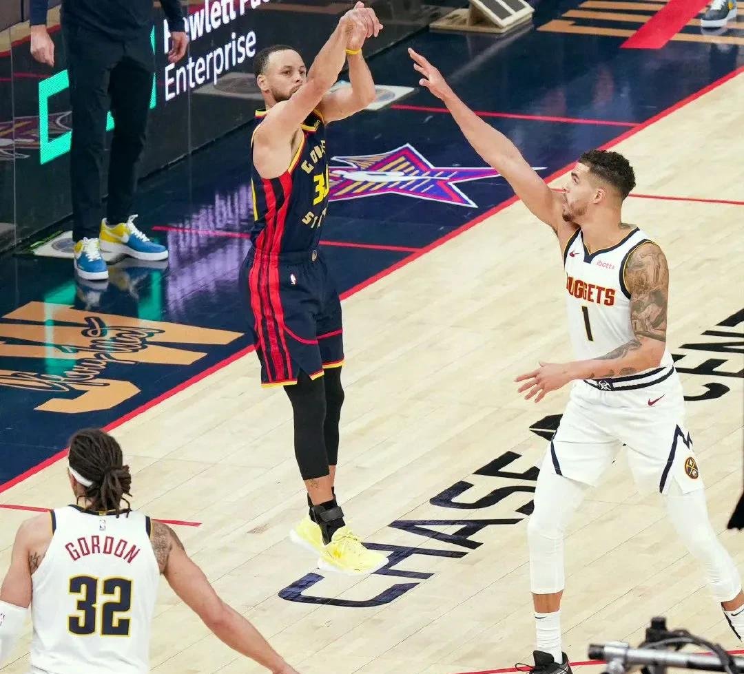 勇士队在主场惨败，遭遇四连败危机