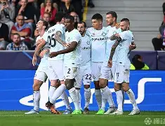 包含欧预赛最新报道：球队动态尽在掌握的词条