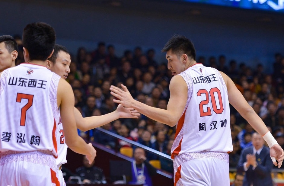 极速破门球员技高一筹，助球队取得胜利的简单介绍