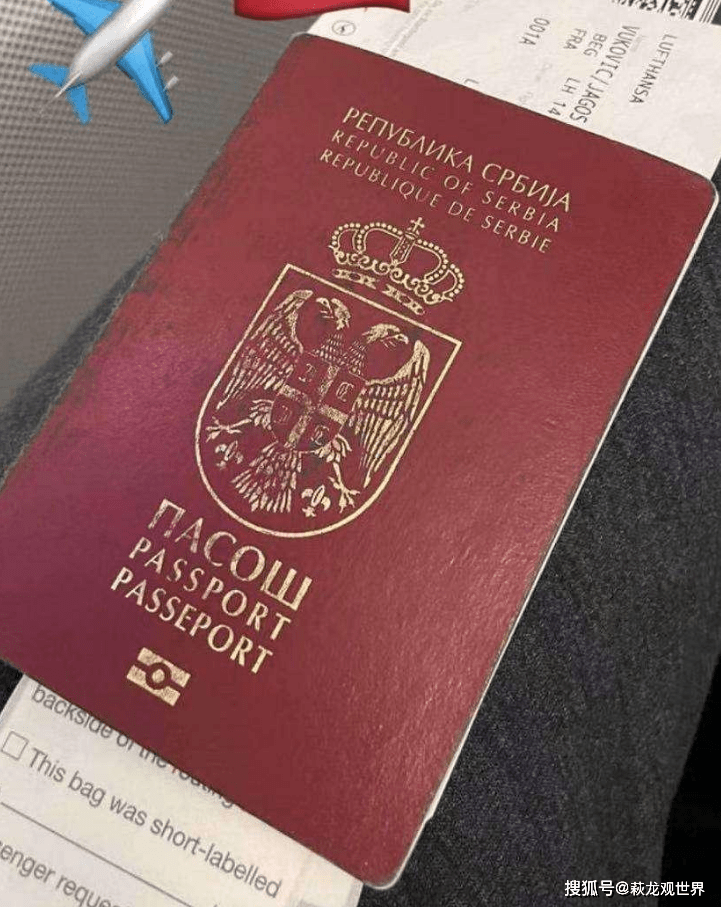 中超球迷突发送可可口交道签名参赛