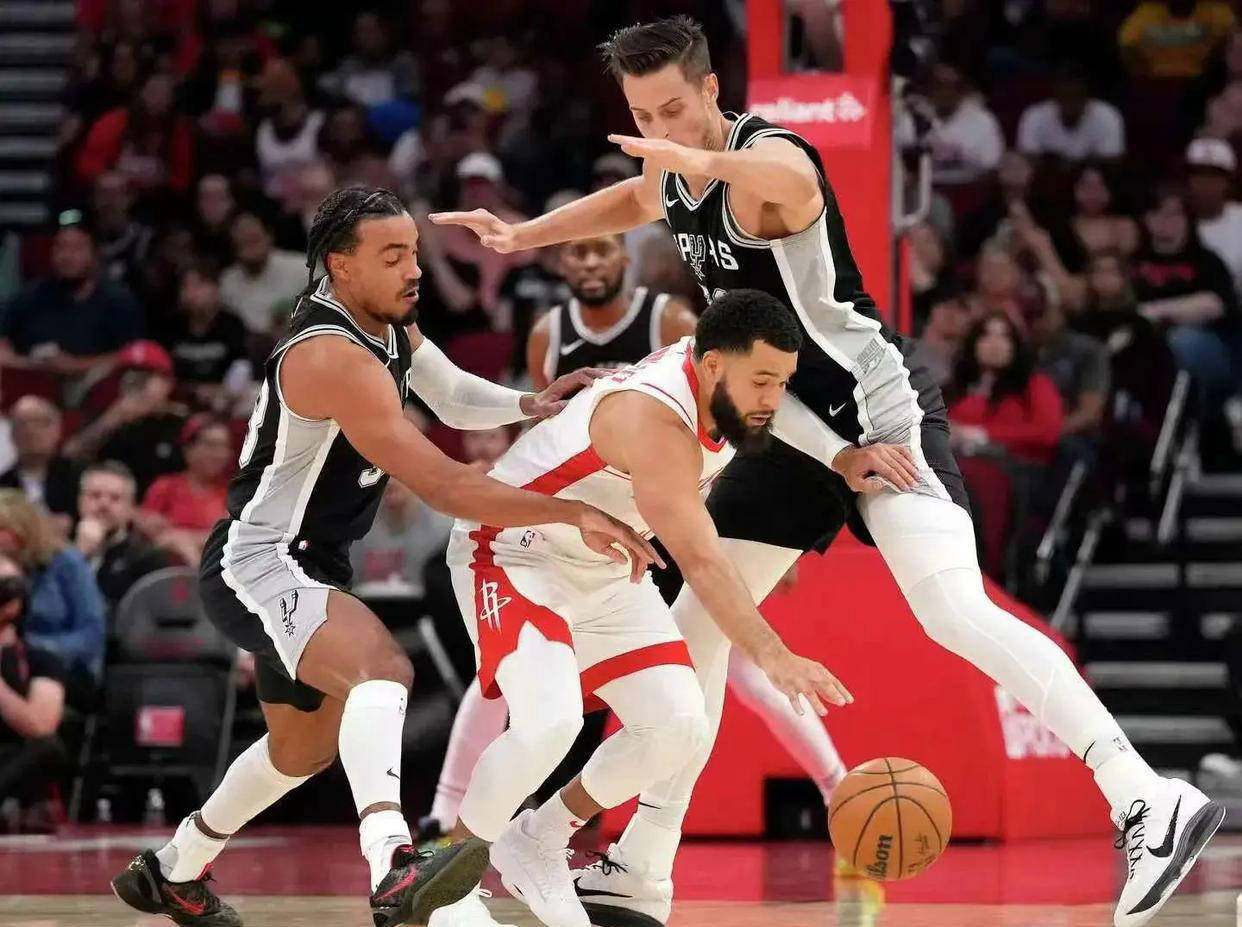 包含火箭神将缺阵，季后赛形势渐严的词条