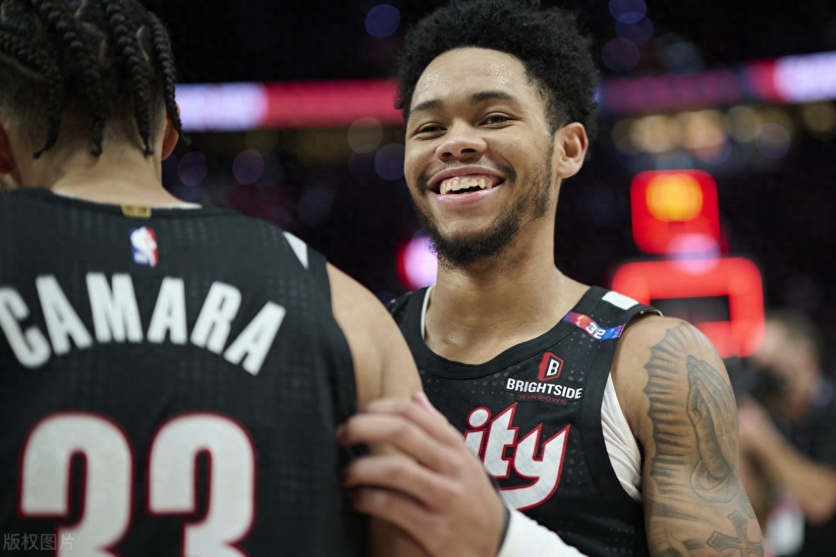 包含开拓者大将因伤将缺席季后赛关键战役的词条