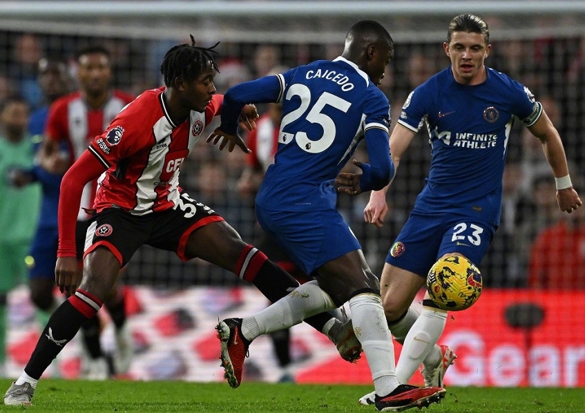 英国切尔西队轻取对手轻松过关