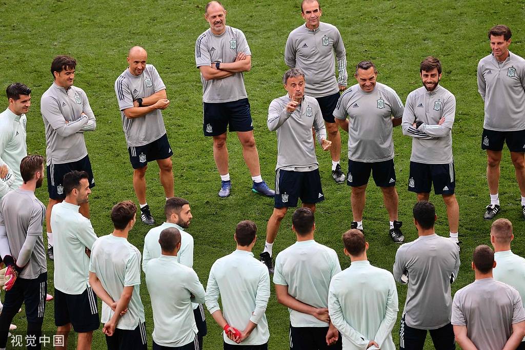 西班牙足球教练团队整容计划