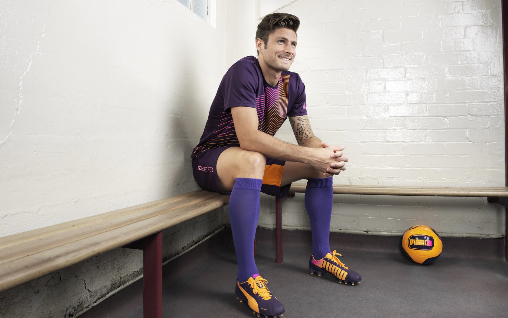 绿茵场上的鏖战，羽毛球场上的统治，亚洲体育的强强对话